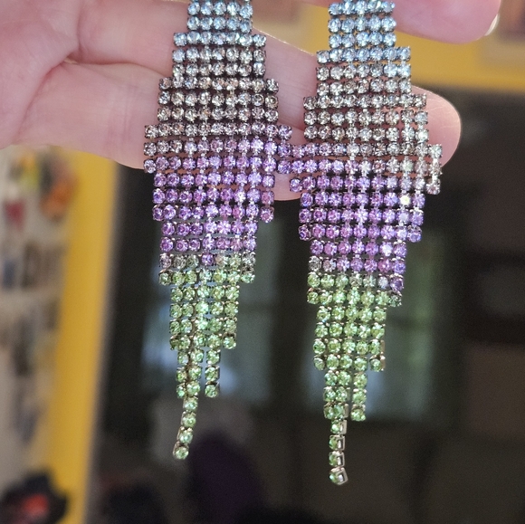 Gorgeous Ombré Colorful Sparkly Glittery Waterfall Dangle Earrings - NWOT - Picture 6 of 6